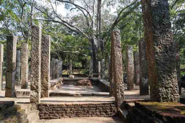 Abhayagiri bathhouse ruins