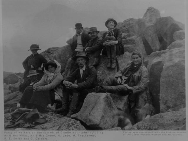 Cradle Mountain summiteers photo