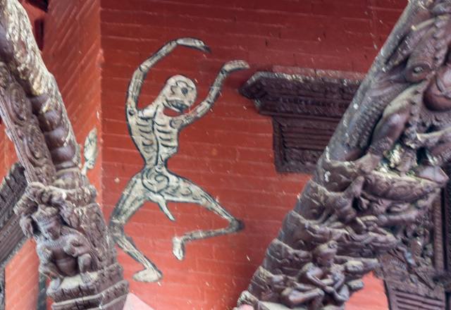 dancing male corspe figure on the wall of the Vatsala Mandir